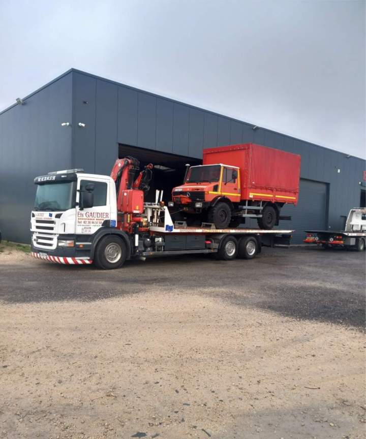 Poids lourds remorqué pour réparation Beaugency
