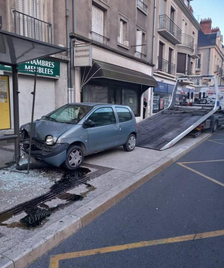 Voiture à remorquer pour réparation mécanique Beaugency