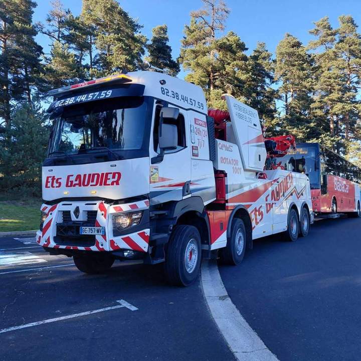 Remorquage autocar Beaugency